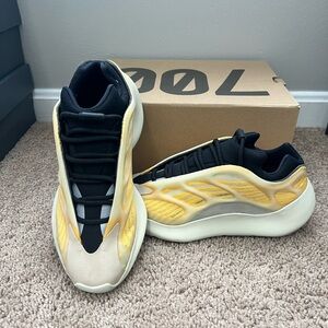 adidas Yeezy 700 V3